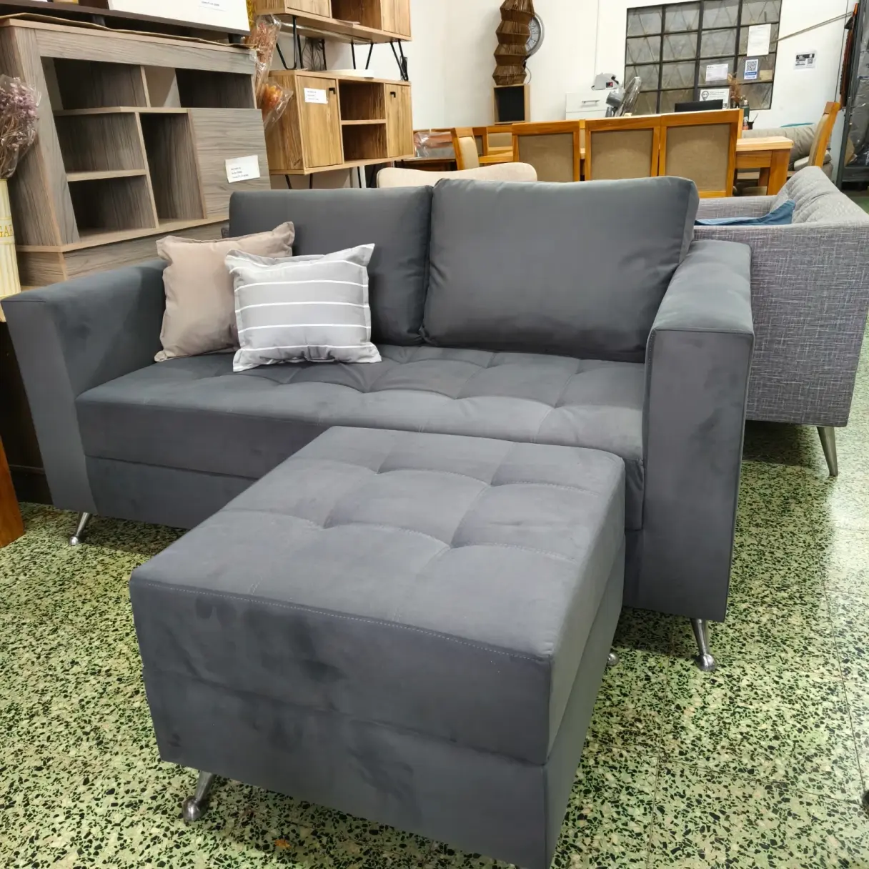 Sillón Paris 2 Cuerpos con Puff | Deco Center